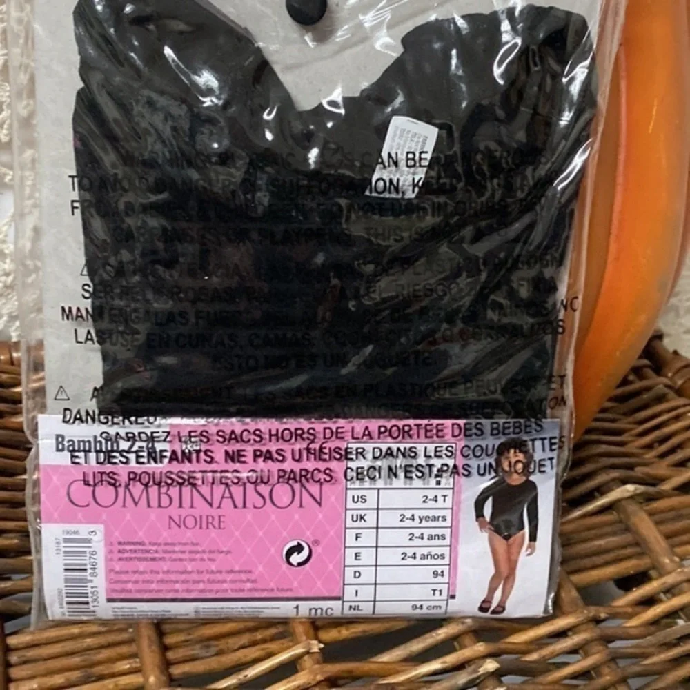 Child’s black Bodysuit-long-sleeve bodysuit can be used for Halloween 2-4‎